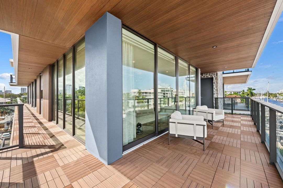 Terrace w/ NewTechWood