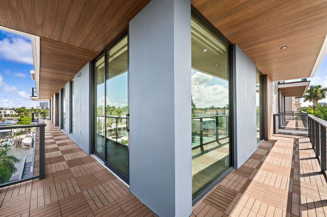 Primary terrace w/ NewTechWood