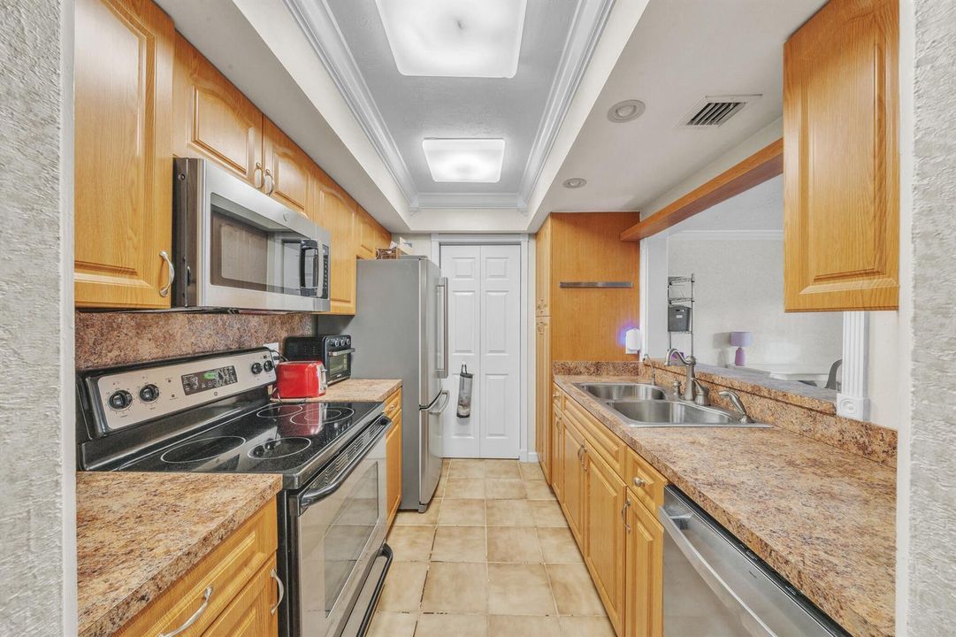 11 Kitchen (2)