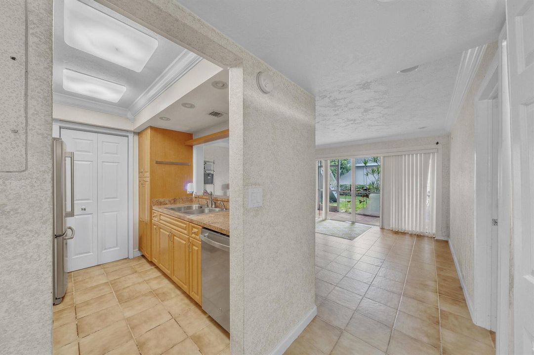 11 Kitchen (1)