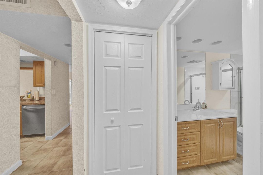 9 Guest Bathroom (1)