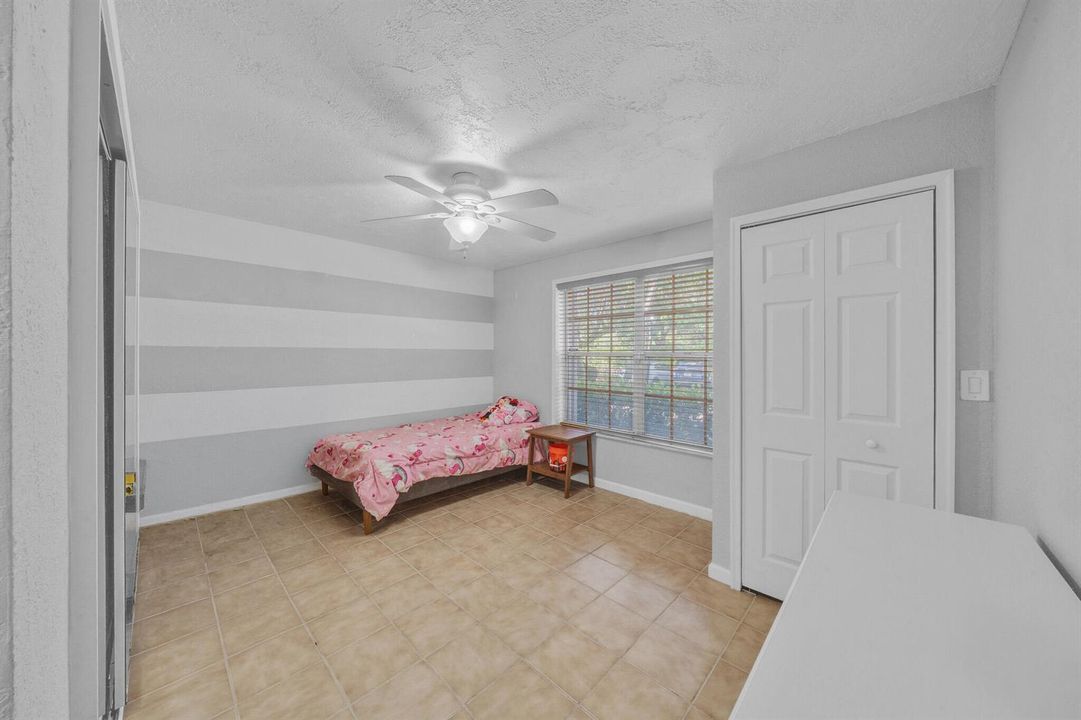 8 Guest Bedroom (1)