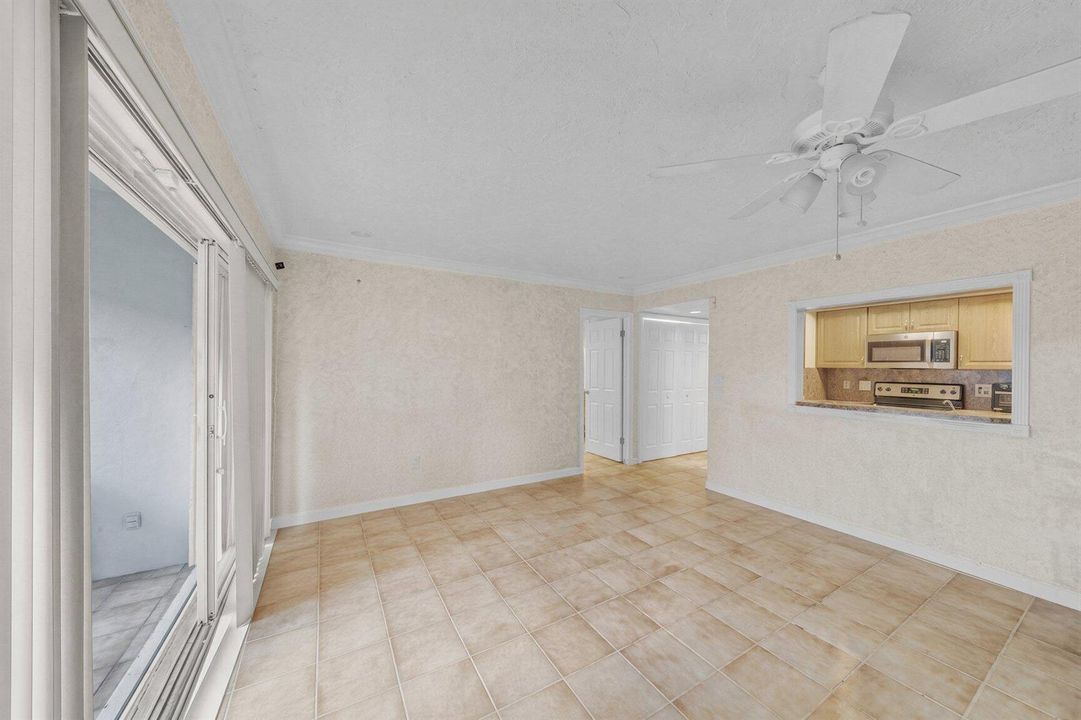 18 Living Area (1)