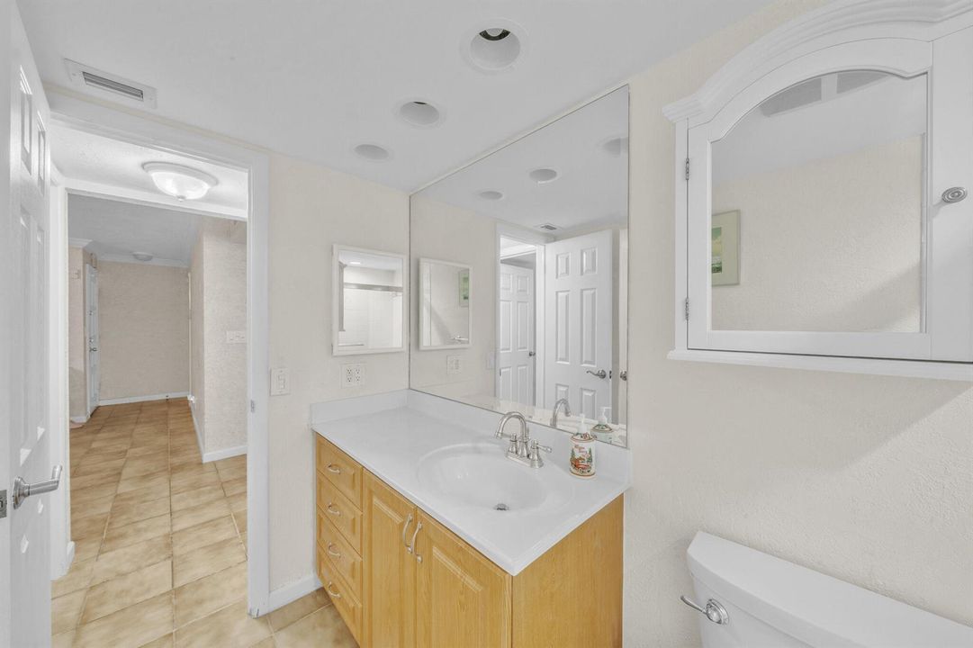 9 Guest Bathroom (3)