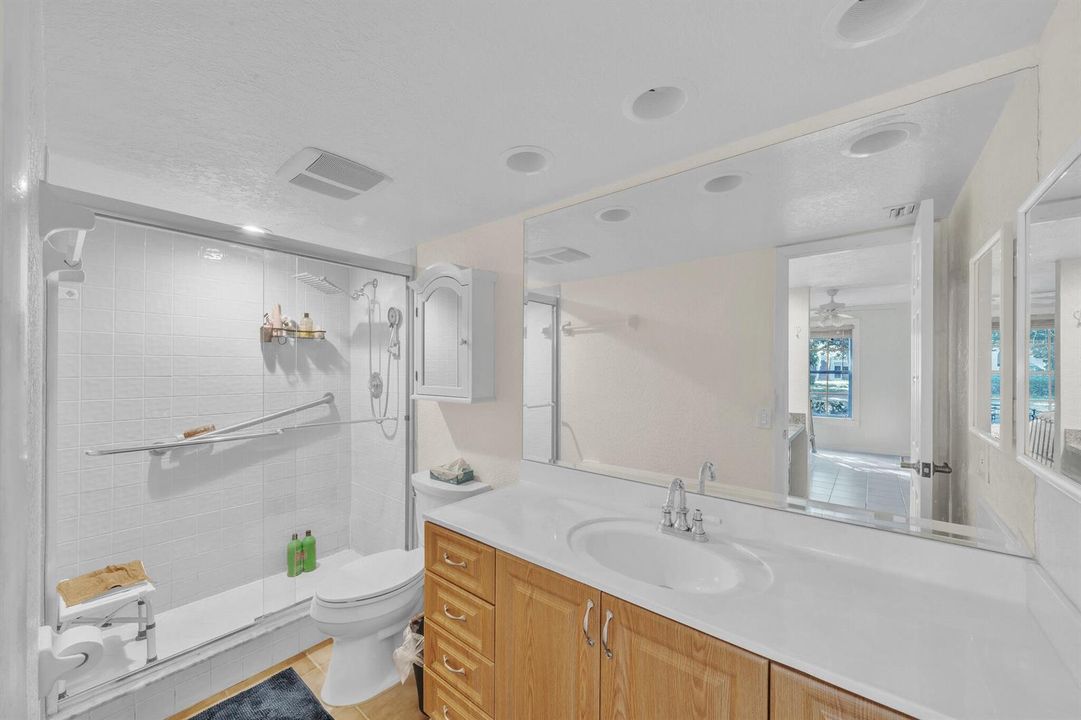 14 Primary Bathroom (2)
