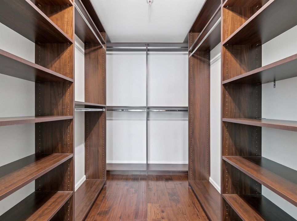 25_big closet