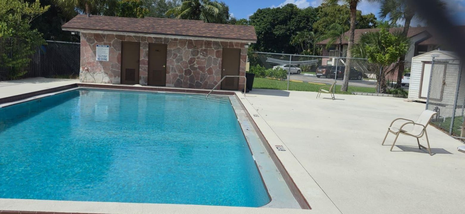 Shaker Woods Commons Community Pool