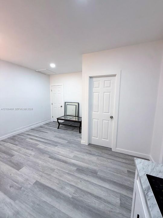For Rent: $1,650 (1 beds, 1 baths, 2023 Square Feet)