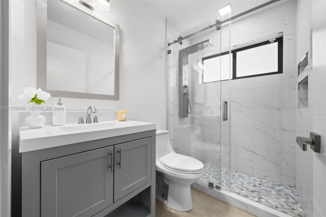 Second bath with sliding glass shower door