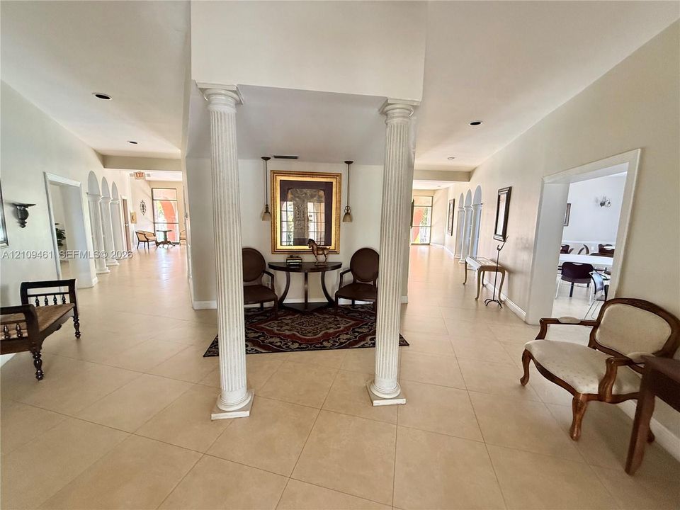 For Sale: $217,000 (1 beds, 1 baths, 490 Square Feet)