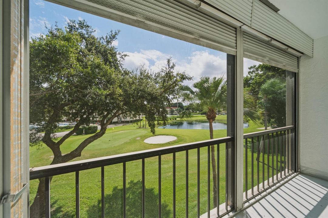 16. Balcony Right USE