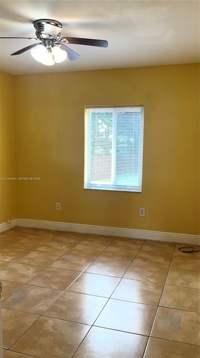 For Rent: $2,100 (2 beds, 1 baths, 1704 Square Feet)