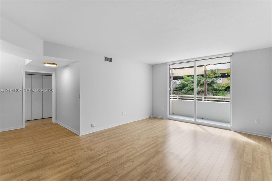 На продажу: $399,000 (2 спален, 2 ванн, 1252 Квадратных фут)
