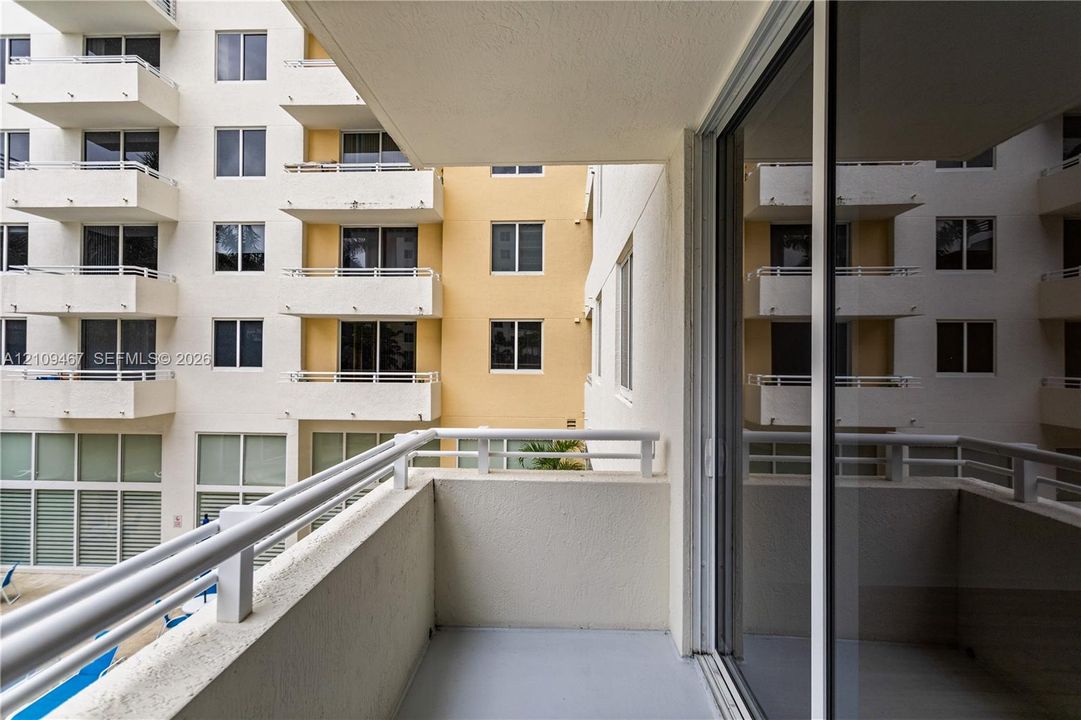 На продажу: $399,000 (2 спален, 2 ванн, 1252 Квадратных фут)