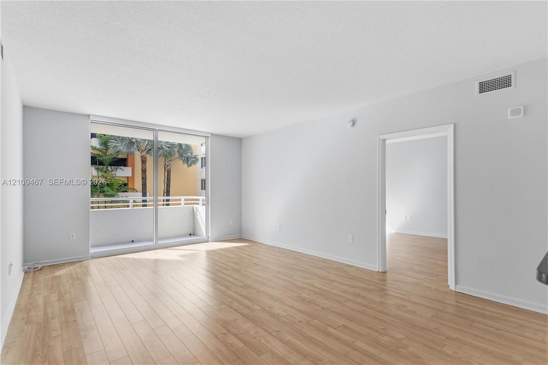 На продажу: $399,000 (2 спален, 2 ванн, 1252 Квадратных фут)