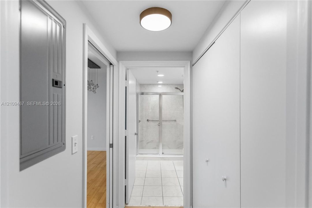 На продажу: $399,000 (2 спален, 2 ванн, 1252 Квадратных фут)