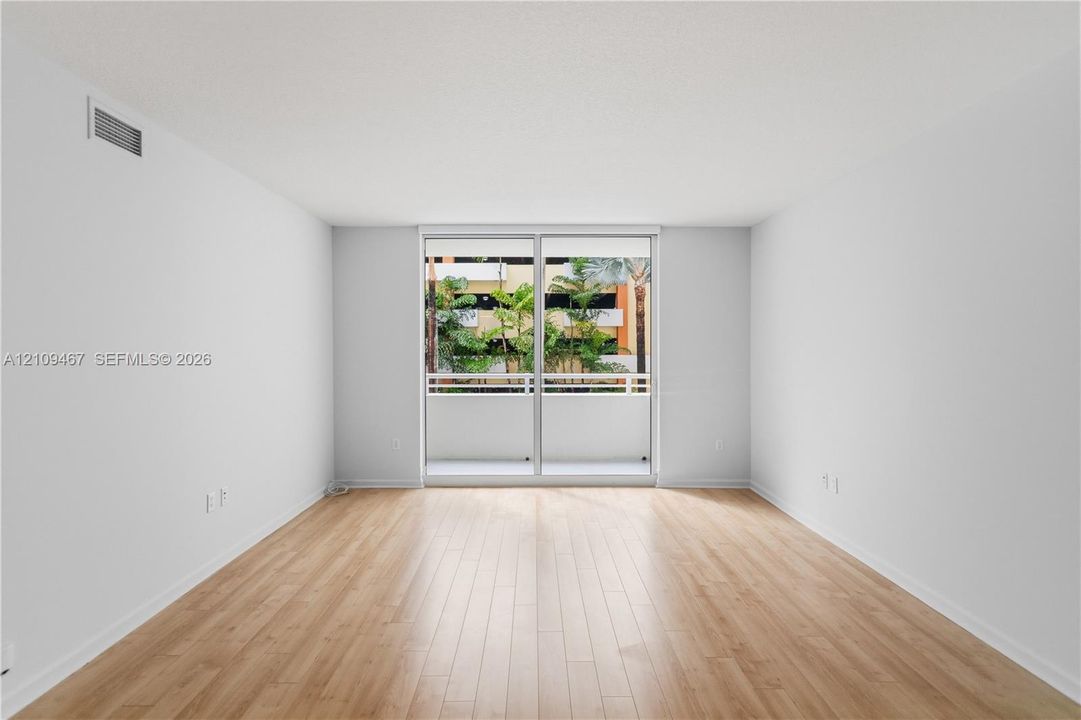 На продажу: $399,000 (2 спален, 2 ванн, 1252 Квадратных фут)