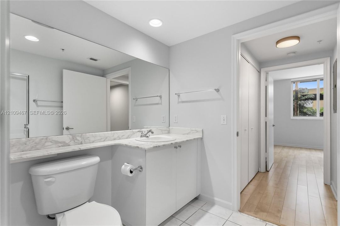 На продажу: $399,000 (2 спален, 2 ванн, 1252 Квадратных фут)