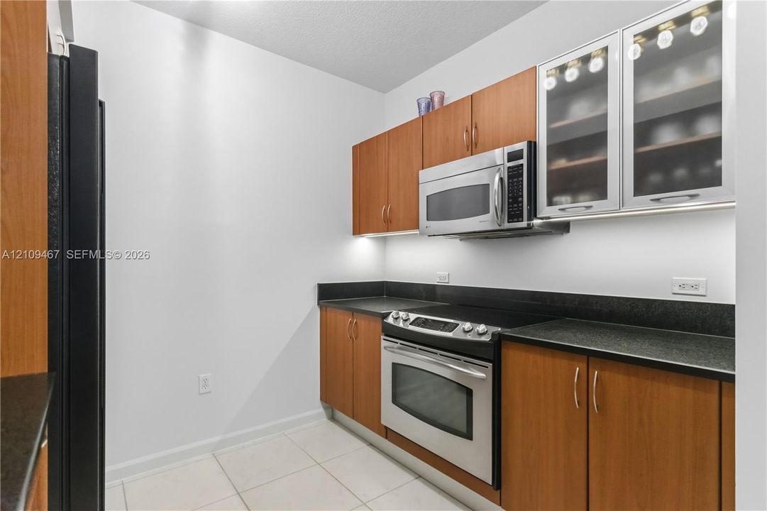 На продажу: $399,000 (2 спален, 2 ванн, 1252 Квадратных фут)