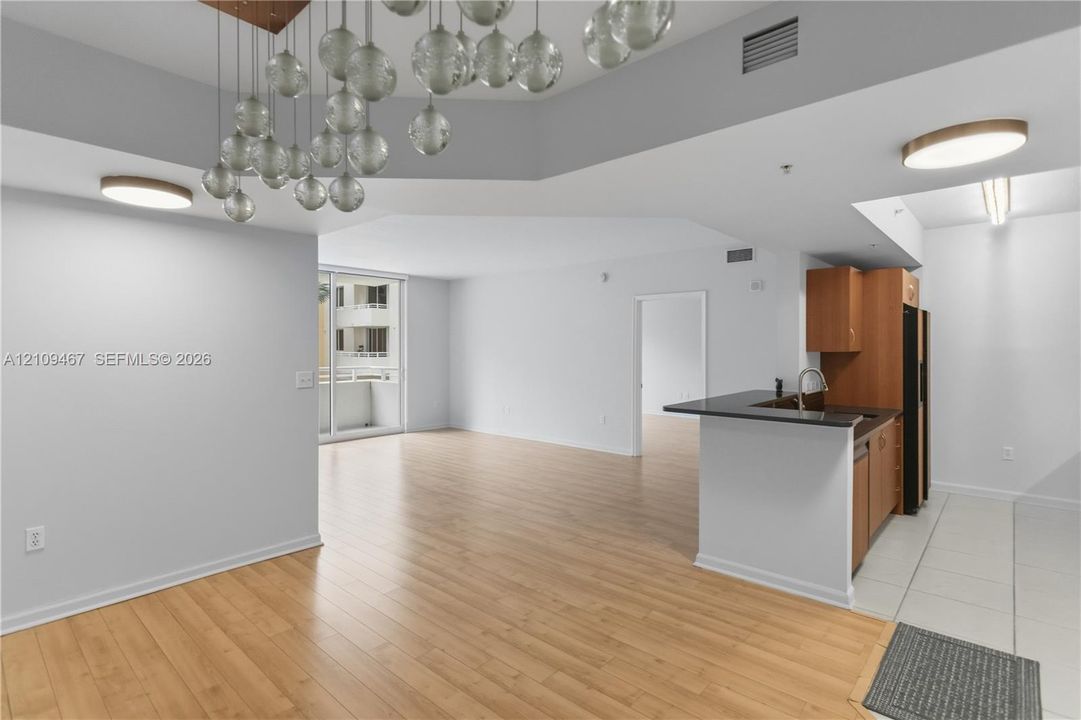 На продажу: $399,000 (2 спален, 2 ванн, 1252 Квадратных фут)