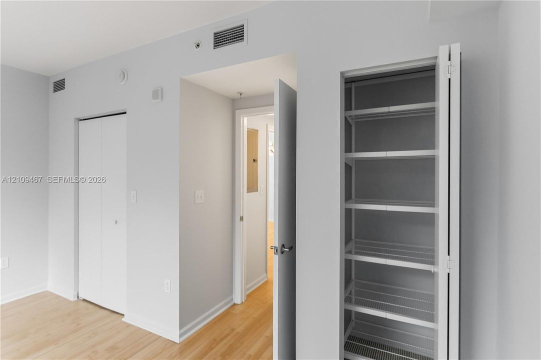 На продажу: $399,000 (2 спален, 2 ванн, 1252 Квадратных фут)