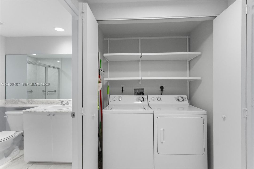 На продажу: $399,000 (2 спален, 2 ванн, 1252 Квадратных фут)