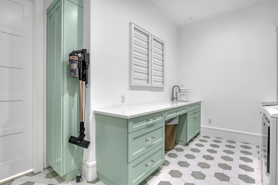 2338 Flamingo (35)