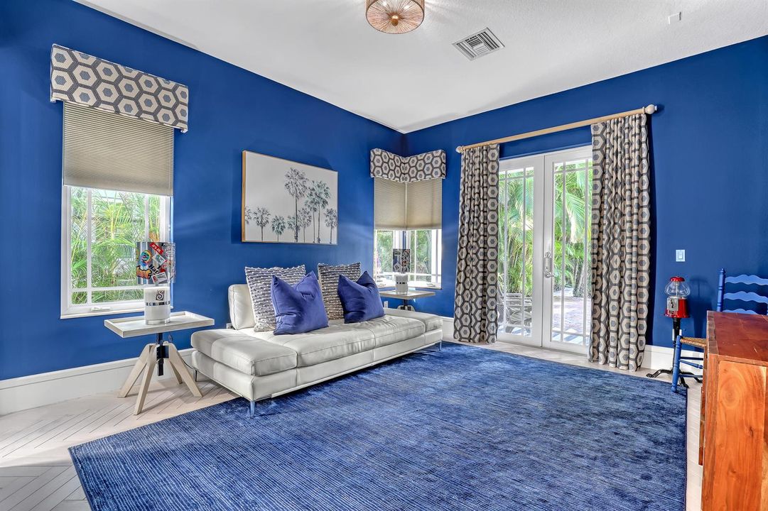 2338 Flamingo (81)