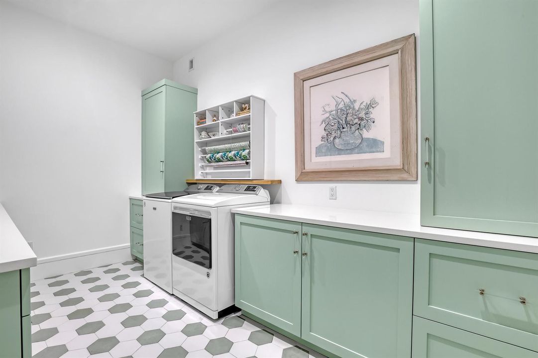2338 Flamingo (34)