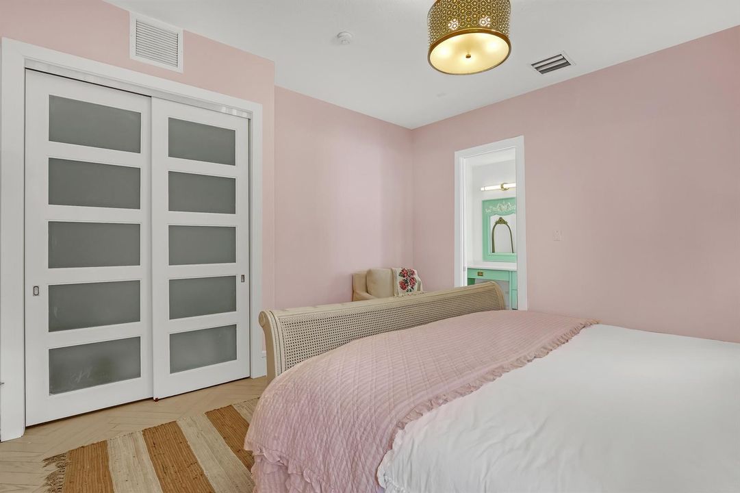 2338 Flamingo (68)