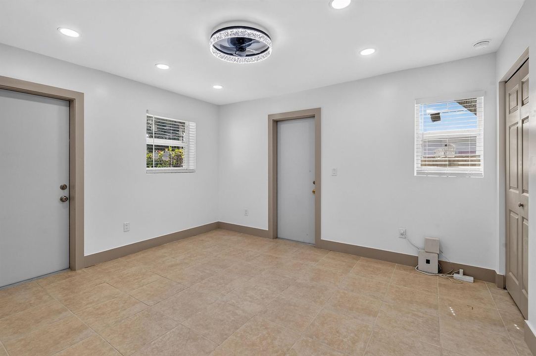 5419SpruceAve(8)