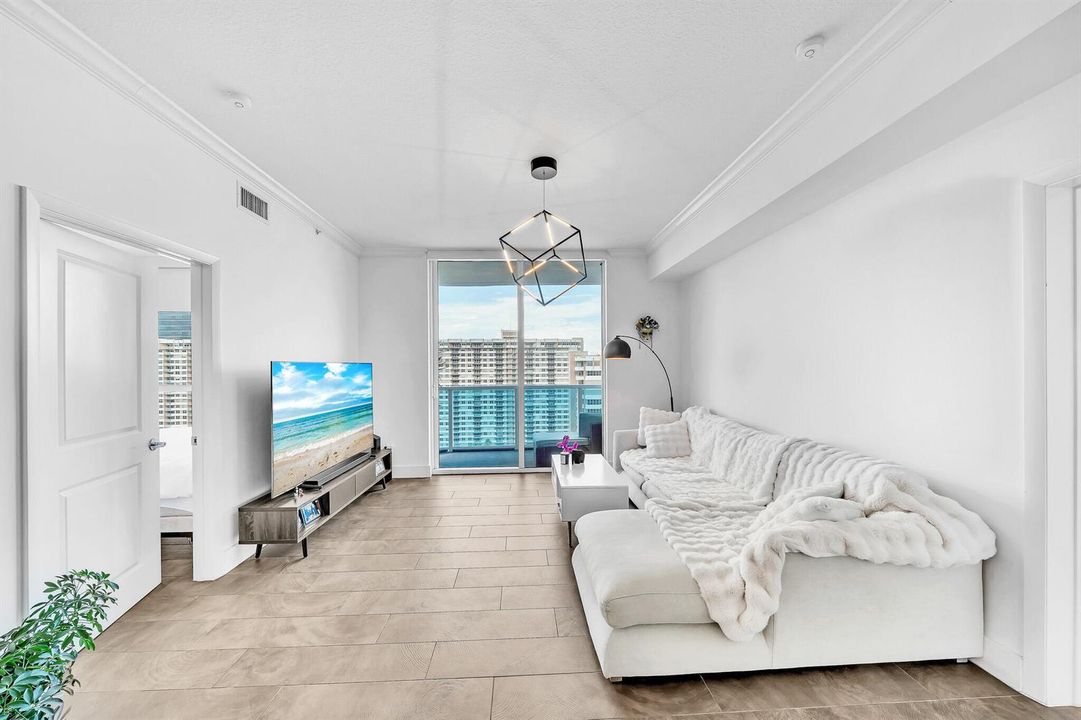 6 Living Area (2)