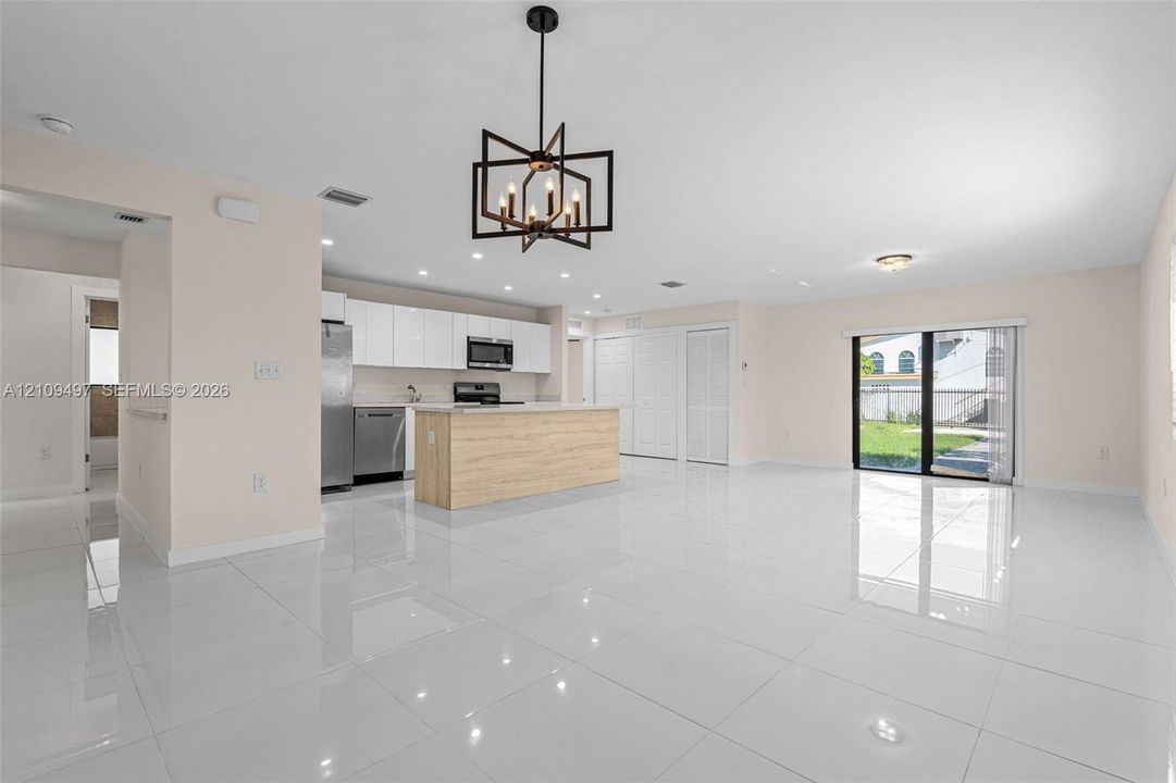 En Venta: $439,900 (4 camas, 2 baños, 1581 Pies cuadrados)