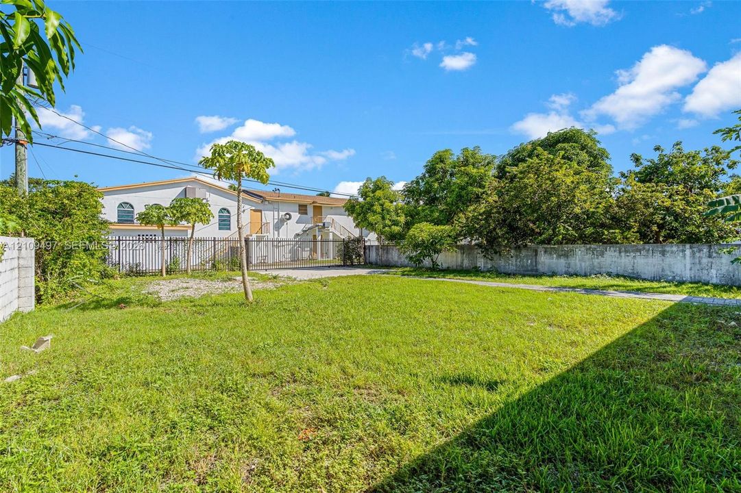 En Venta: $439,900 (4 camas, 2 baños, 1581 Pies cuadrados)