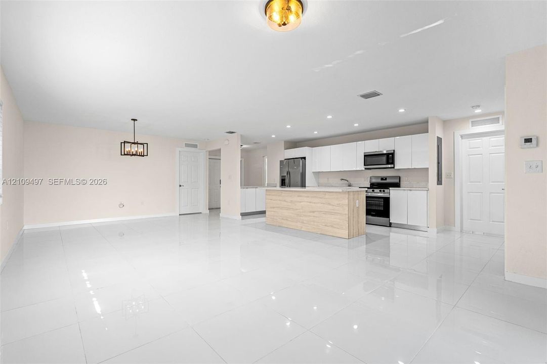 En Venta: $439,900 (4 camas, 2 baños, 1581 Pies cuadrados)