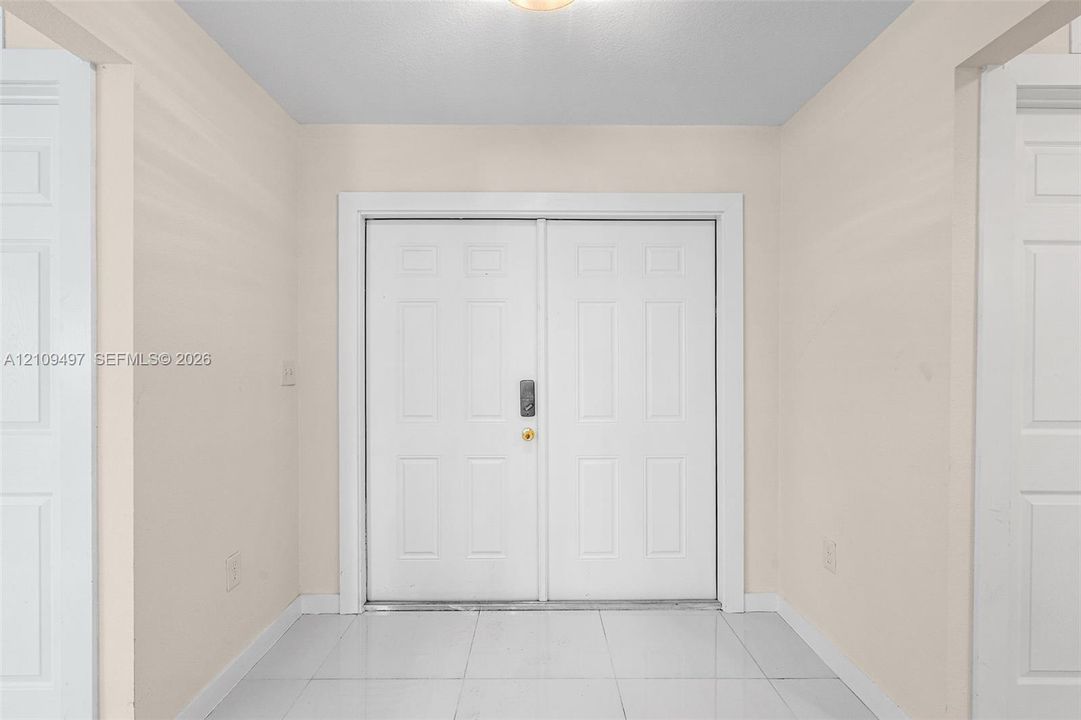 En Venta: $439,900 (4 camas, 2 baños, 1581 Pies cuadrados)