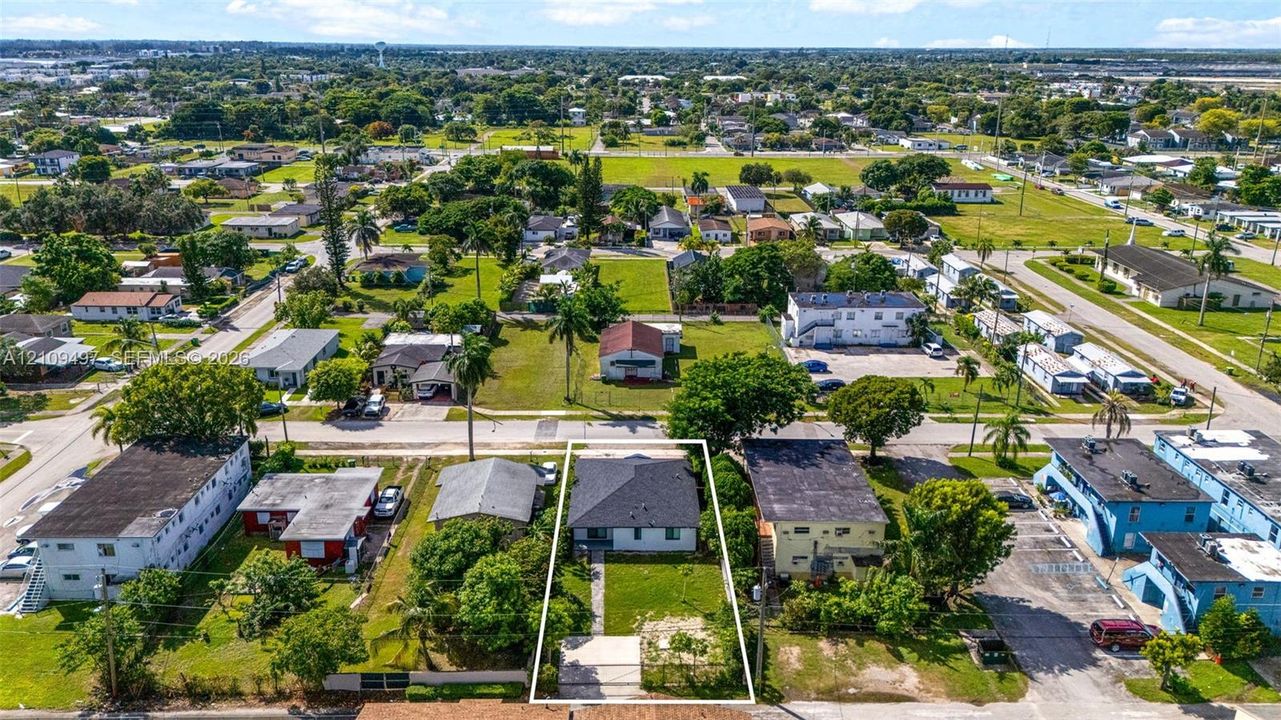 En Venta: $439,900 (4 camas, 2 baños, 1581 Pies cuadrados)