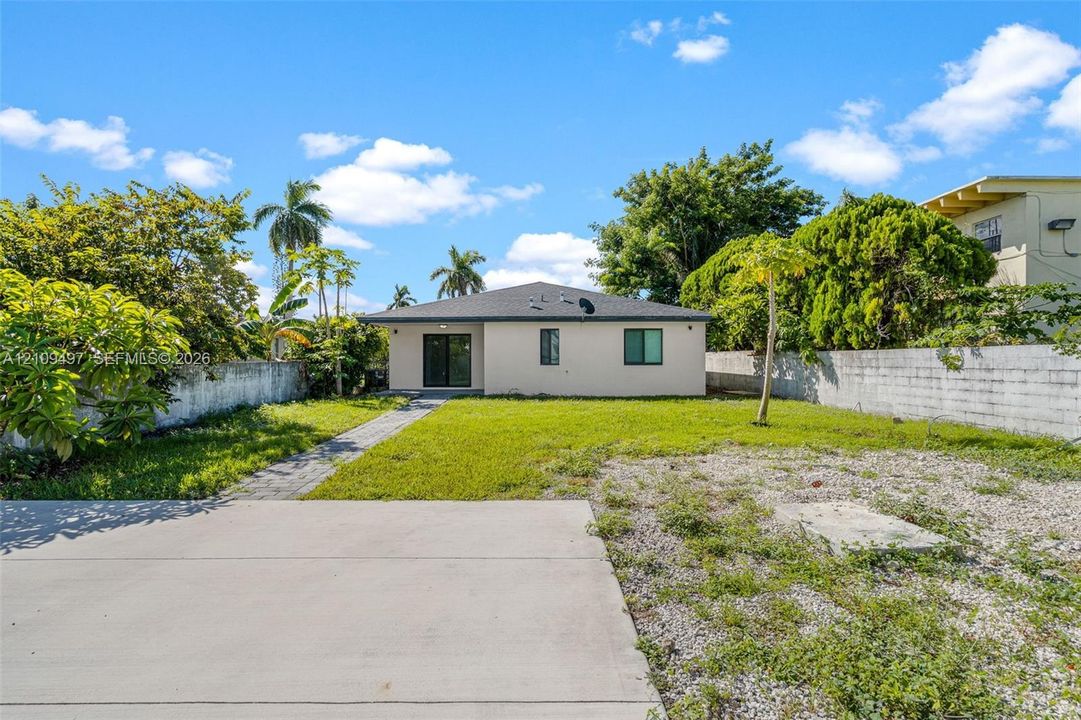En Venta: $439,900 (4 camas, 2 baños, 1581 Pies cuadrados)