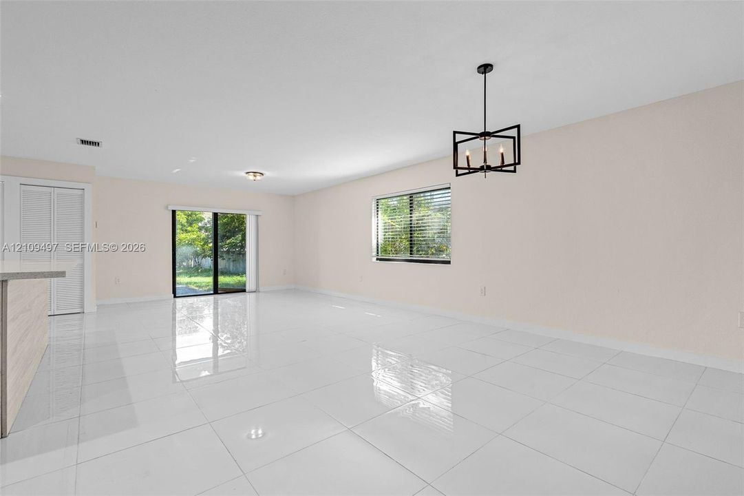 En Venta: $439,900 (4 camas, 2 baños, 1581 Pies cuadrados)