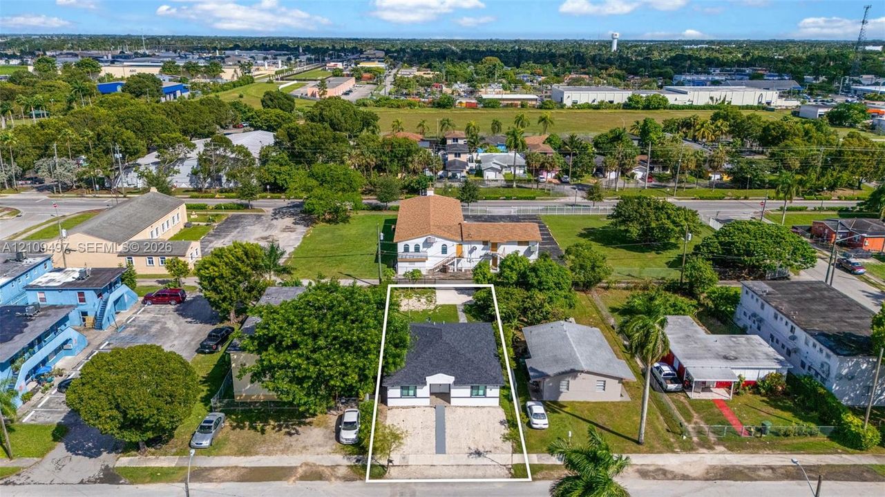 En Venta: $439,900 (4 camas, 2 baños, 1581 Pies cuadrados)