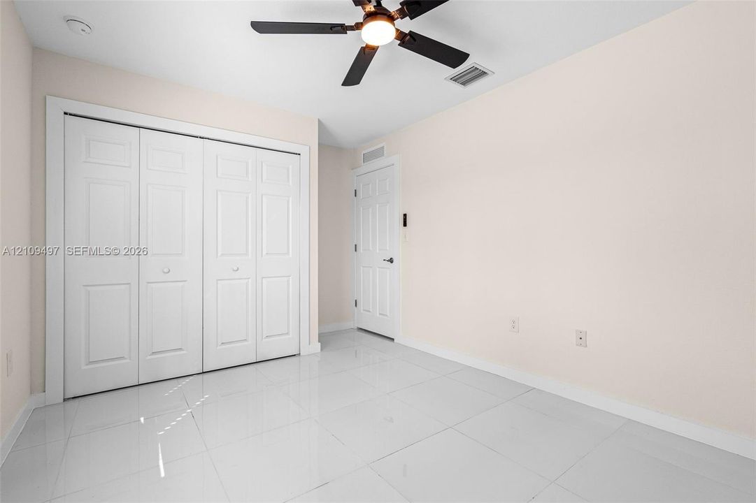 En Venta: $439,900 (4 camas, 2 baños, 1581 Pies cuadrados)