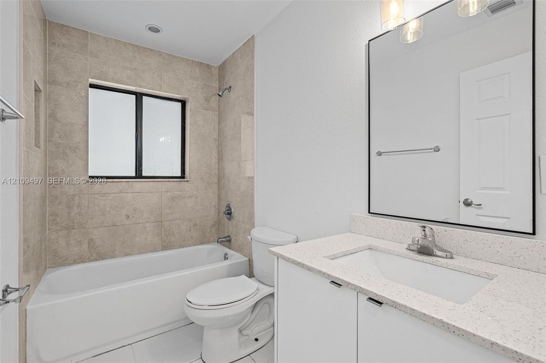 En Venta: $439,900 (4 camas, 2 baños, 1581 Pies cuadrados)