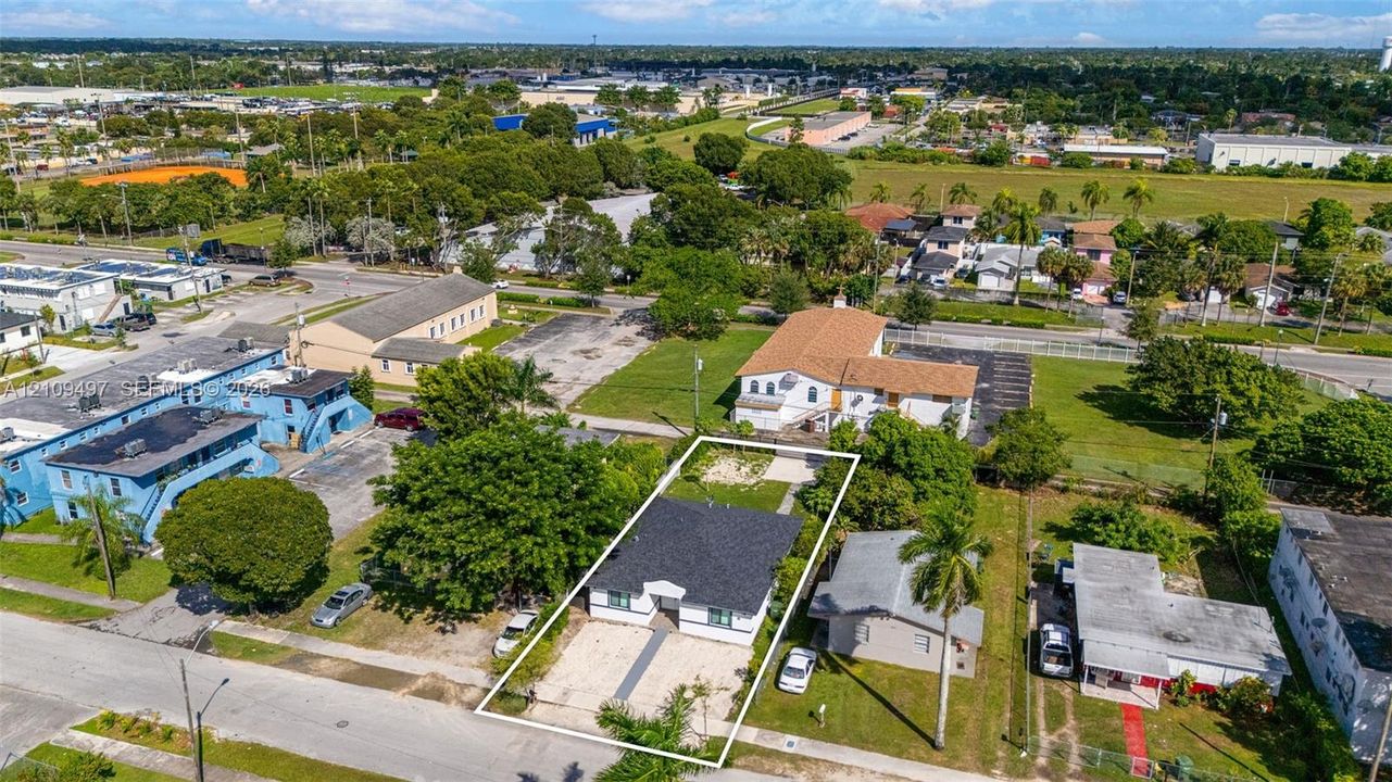 En Venta: $439,900 (4 camas, 2 baños, 1581 Pies cuadrados)
