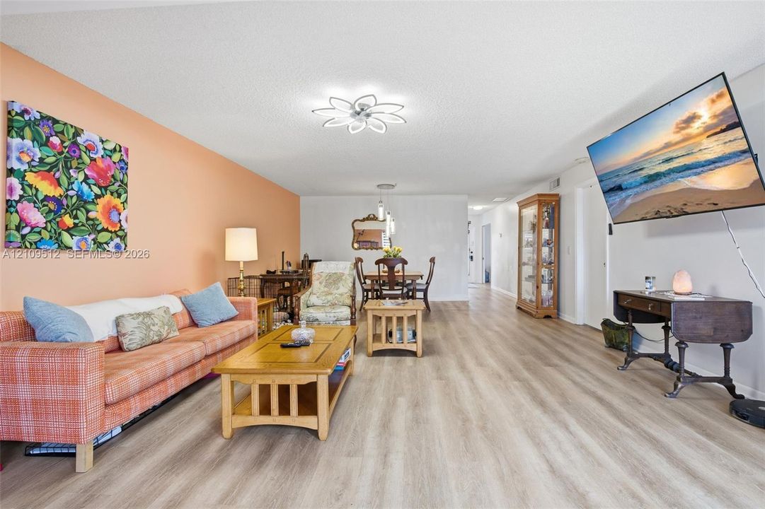 En Venta: $154,900 (2 camas, 2 baños, 1335 Pies cuadrados)
