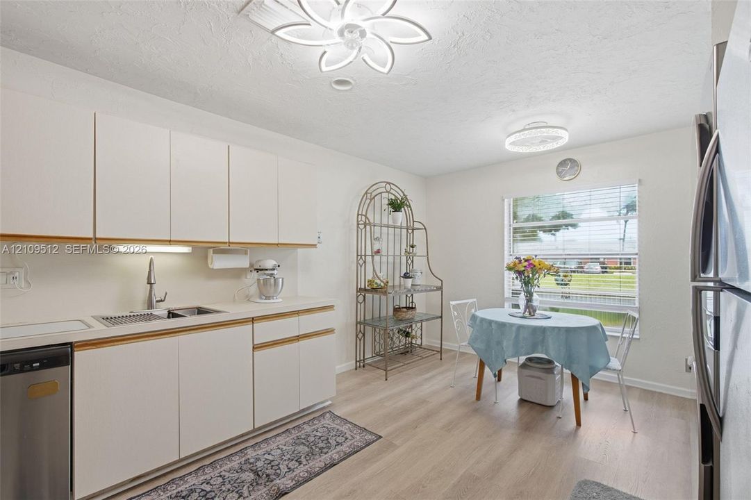 En Venta: $154,900 (2 camas, 2 baños, 1335 Pies cuadrados)
