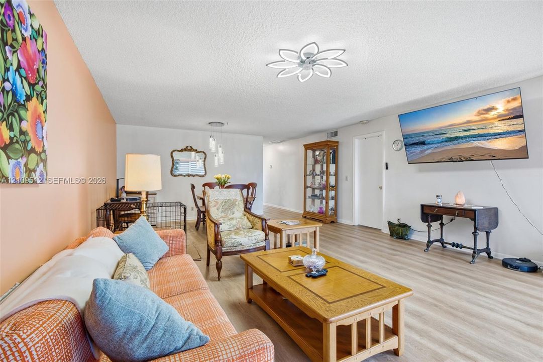 En Venta: $154,900 (2 camas, 2 baños, 1335 Pies cuadrados)