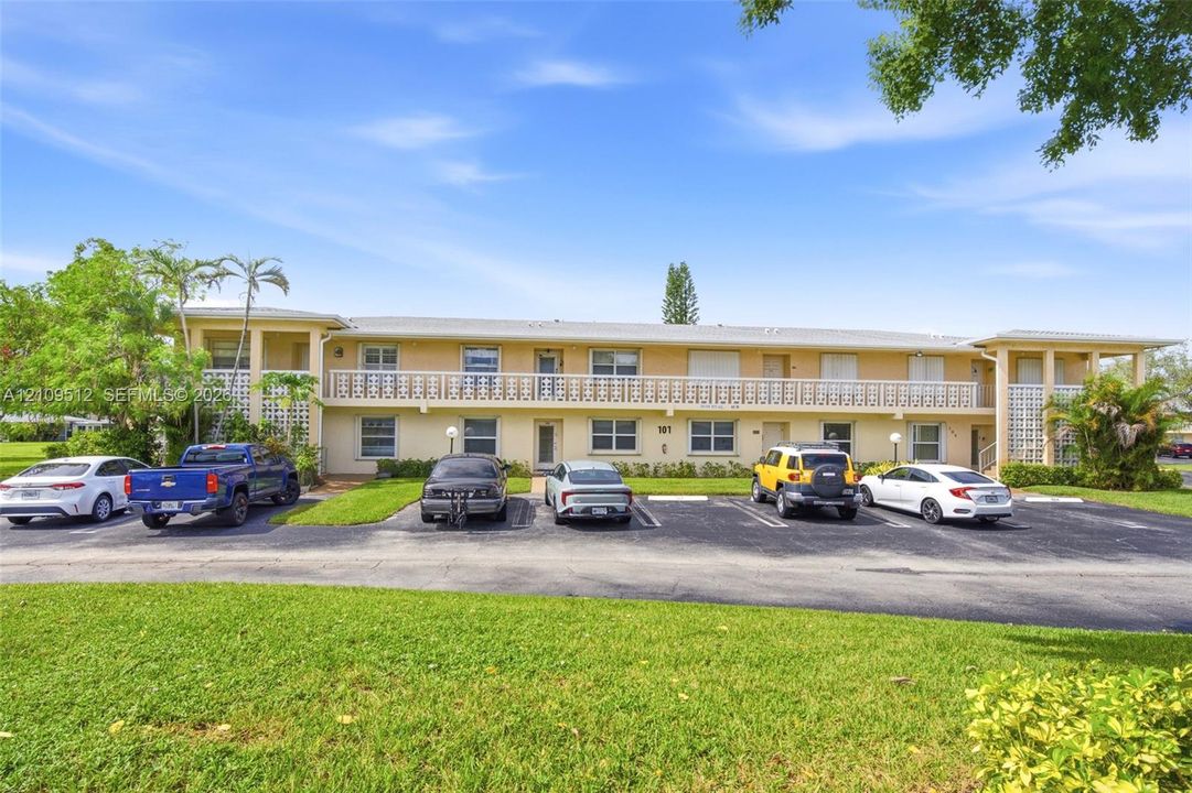 En Venta: $154,900 (2 camas, 2 baños, 1335 Pies cuadrados)