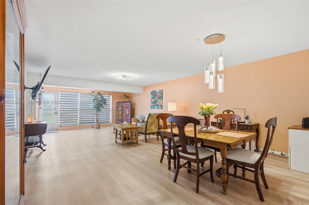 En Venta: $154,900 (2 camas, 2 baños, 1335 Pies cuadrados)