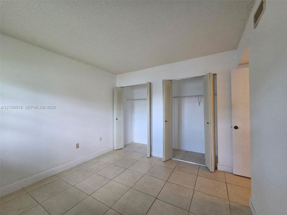 For Sale: $350,000 (2 beds, 2 baths, 1009 Square Feet)
