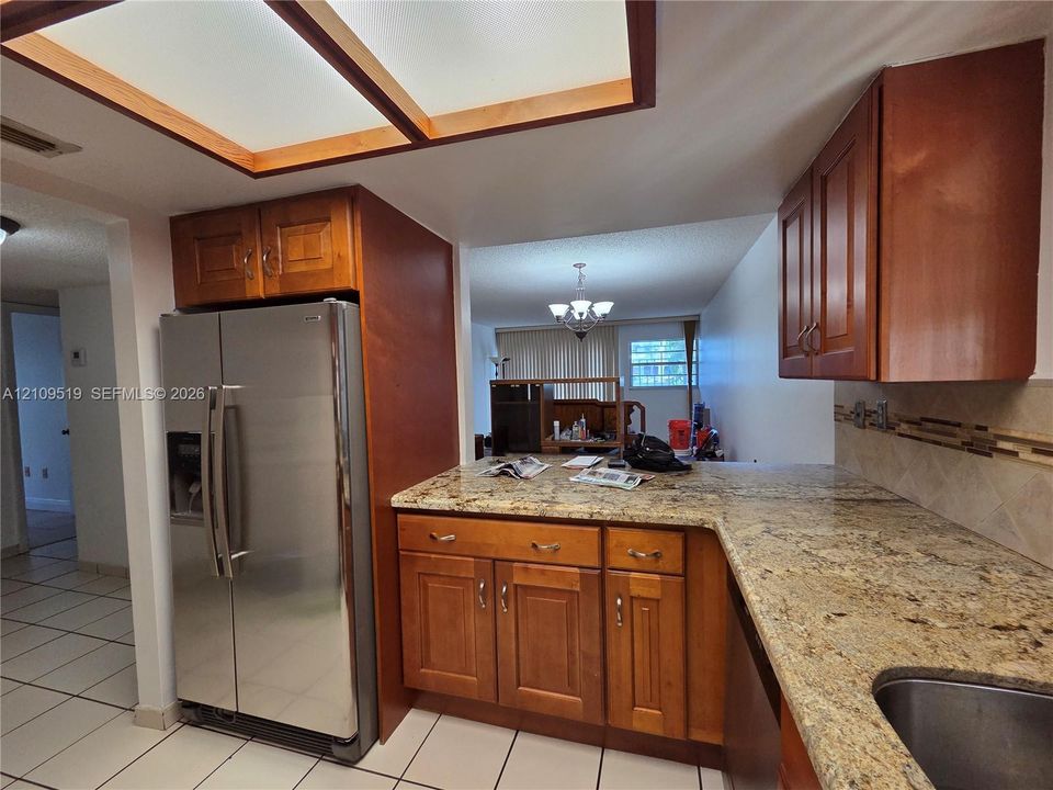 For Sale: $350,000 (2 beds, 2 baths, 1009 Square Feet)
